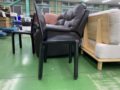 アームレスチェアーのcassina