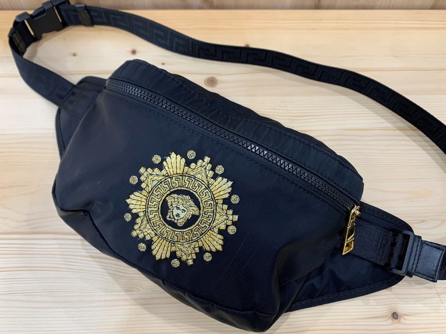 VERSACE/ヴェルサーチェ】メドゥーサウエストバッグ入荷いたしました