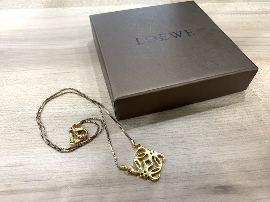 LOEWE アナグラム ペンダント ネックレス スモール (LOEWE