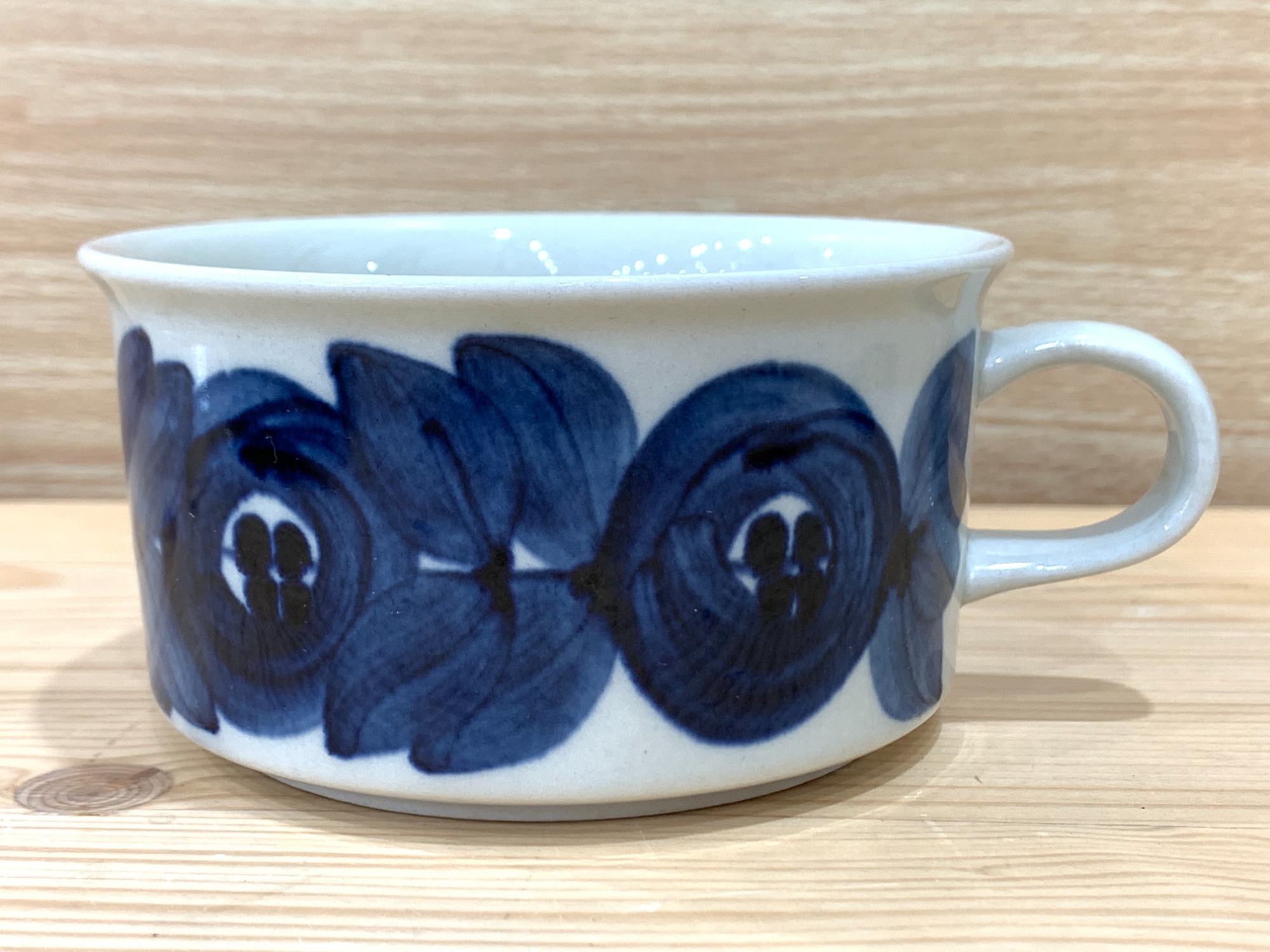 ARABIA/アラビア】”アネモネ”スープカップ&ソーサー大量入荷いたしまし