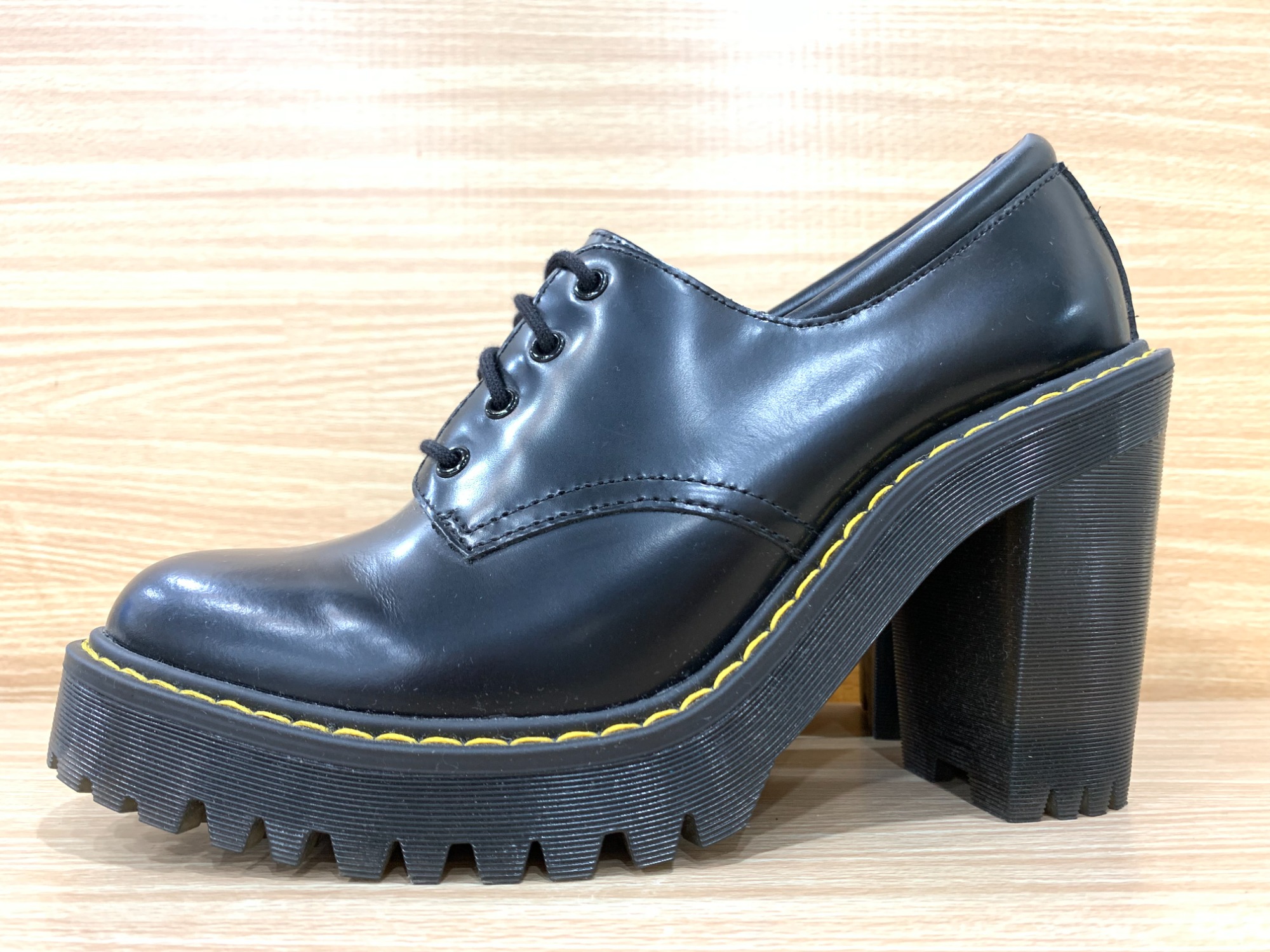 Dr.Martens/ドクターマーチン】ヒールブーツ UK5(24cm相当）が入荷