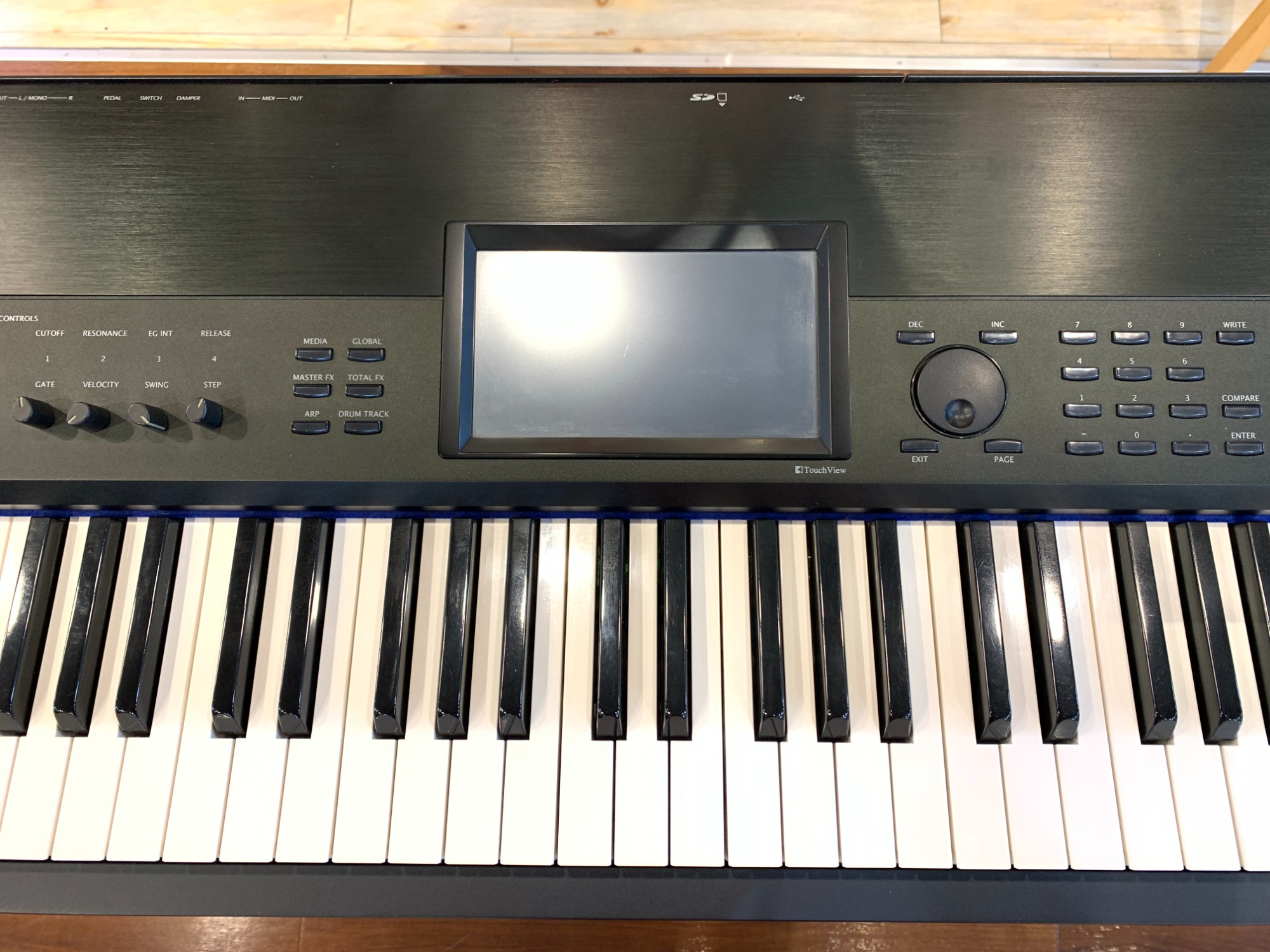KORG コルグ　KROME88 シンセサイザー KORG KROME 88 ワークステーション シンセサイザー 88鍵盤 送料
