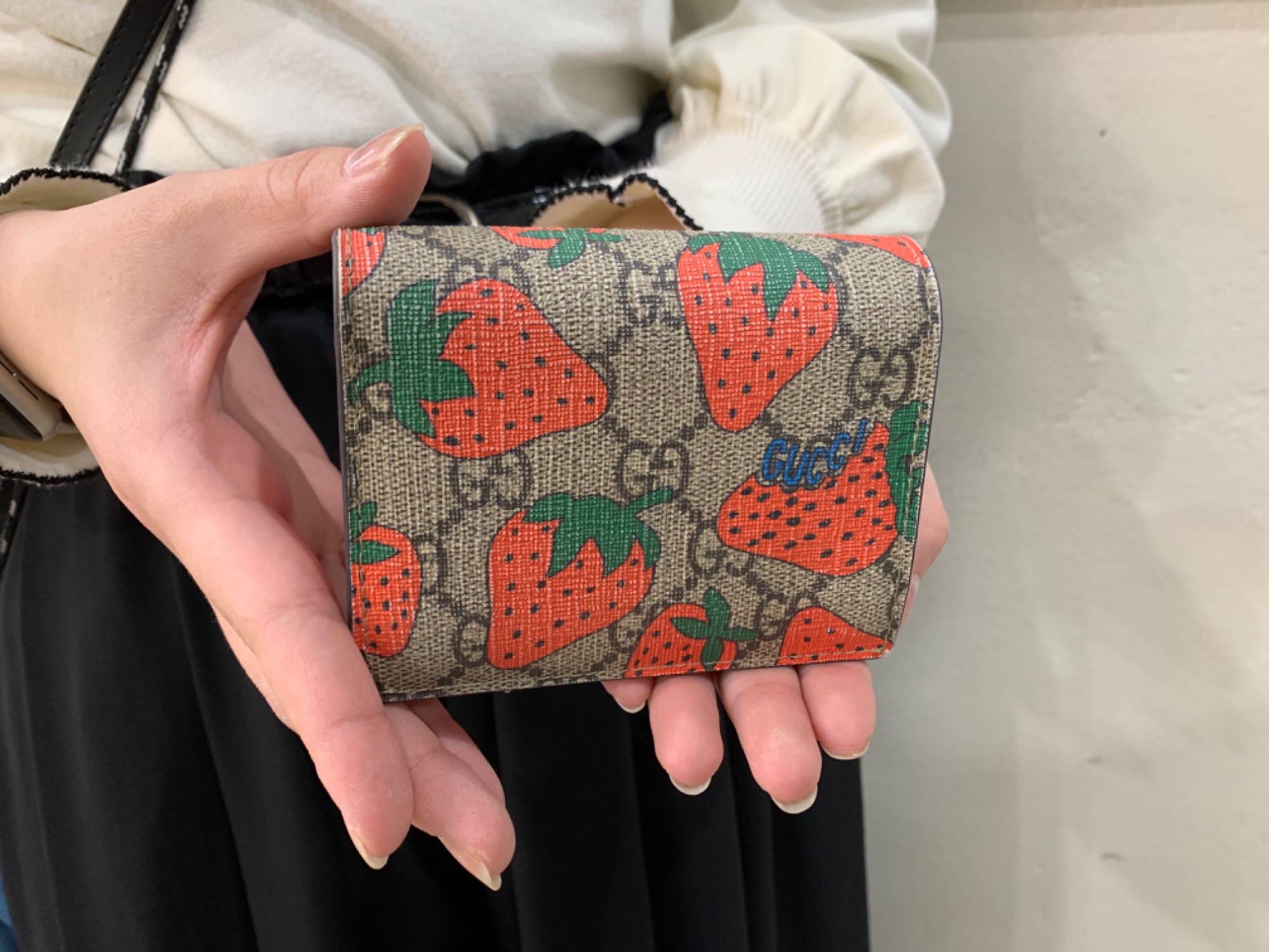 Gucci フラワープリント 二つ折り財布 即購入ok GUCCI（財布）のフリマ