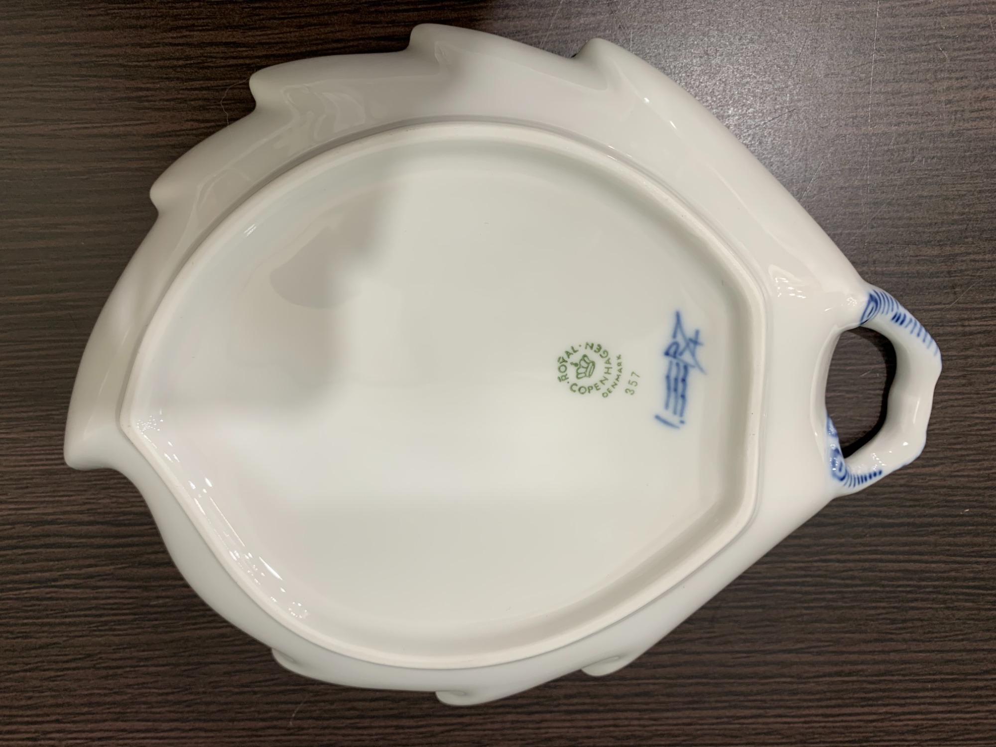 /ロイヤルコペンハーゲン、リーフディッシュ Amazon.co.jp: ロイヤルコペンハーゲン ブルーフルーテッド リーフ