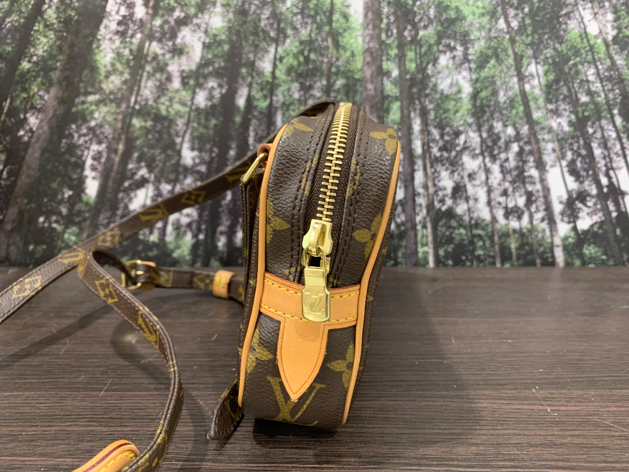 LOUIS VUITTON/ルイヴィトン】ショルダーポーチ マルリーバンド