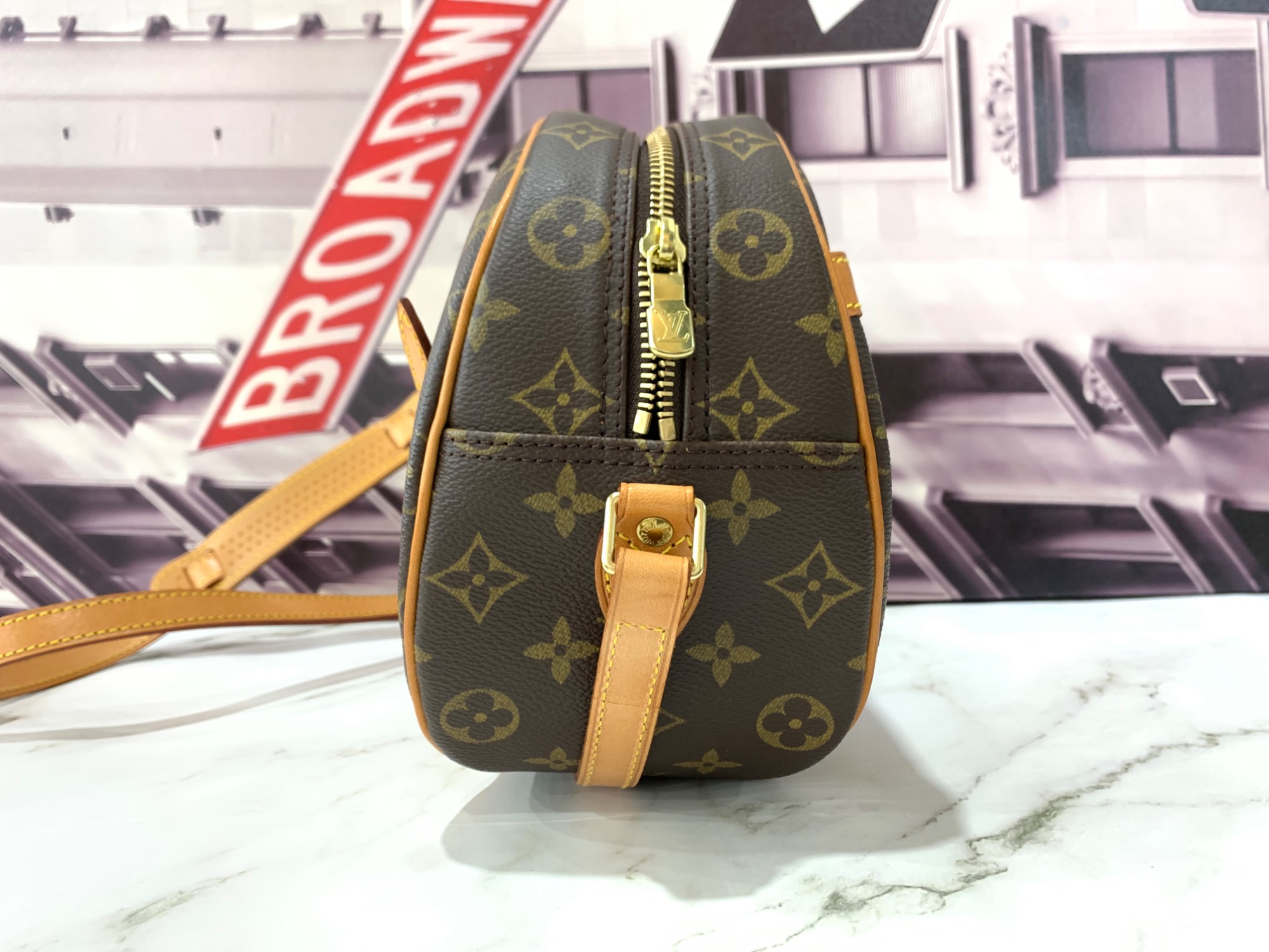 Louis Vuitton/ルイヴィトン】モノグラム ブロワが入荷致しまし