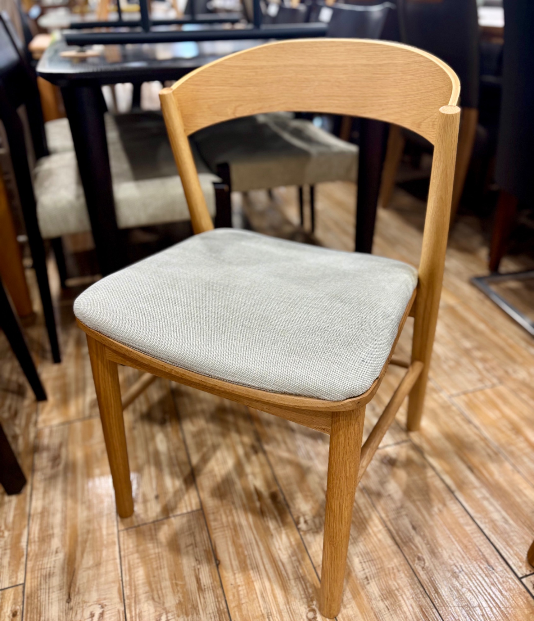 unico】SOLKダイニングチェア＆テーブルが入荷いたしました