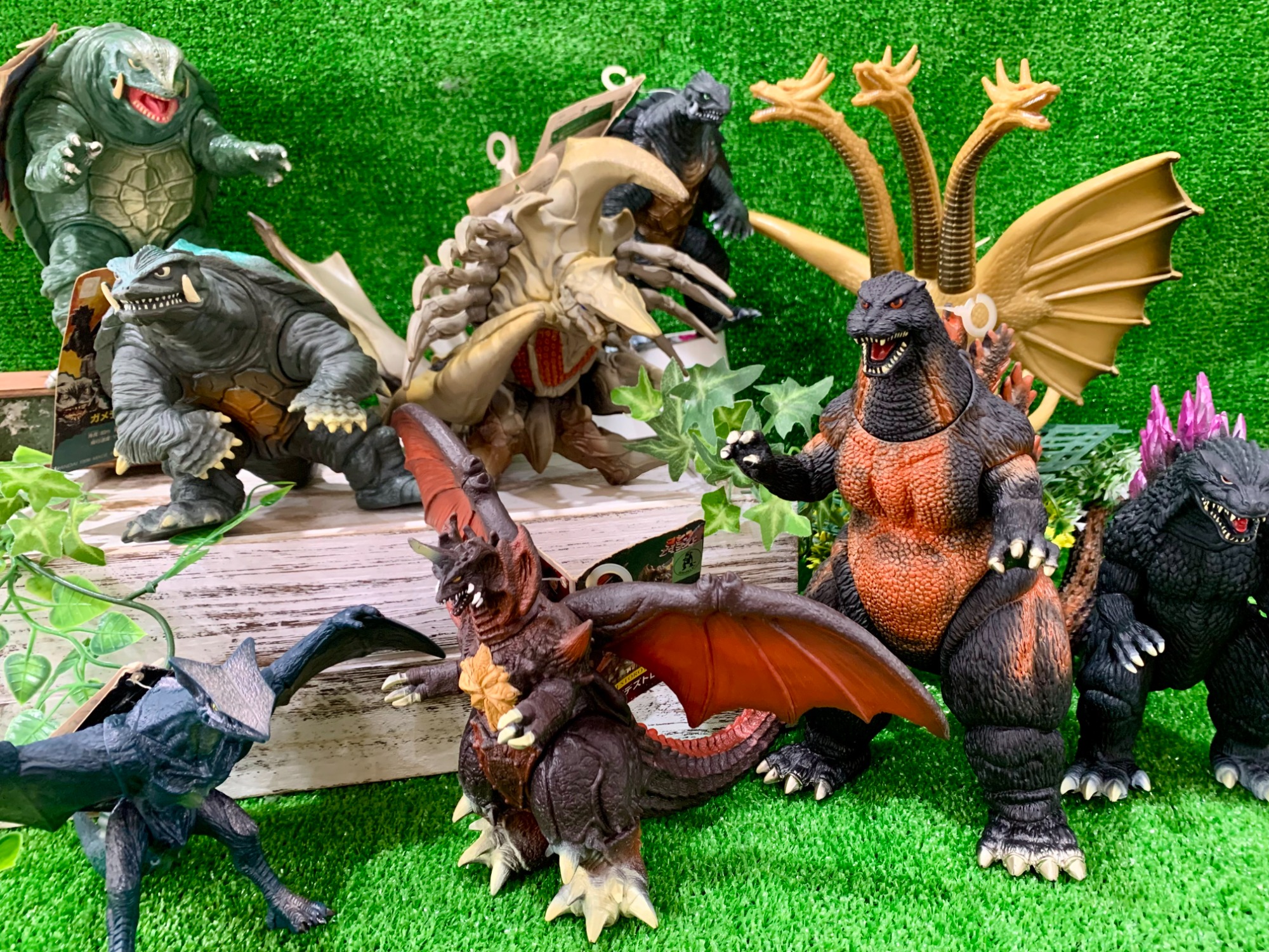 ゴジラVSガメラソフビフィギュアセットです。 ゴジラVSガメラソフビフィギュアセットです。 - メルカリ