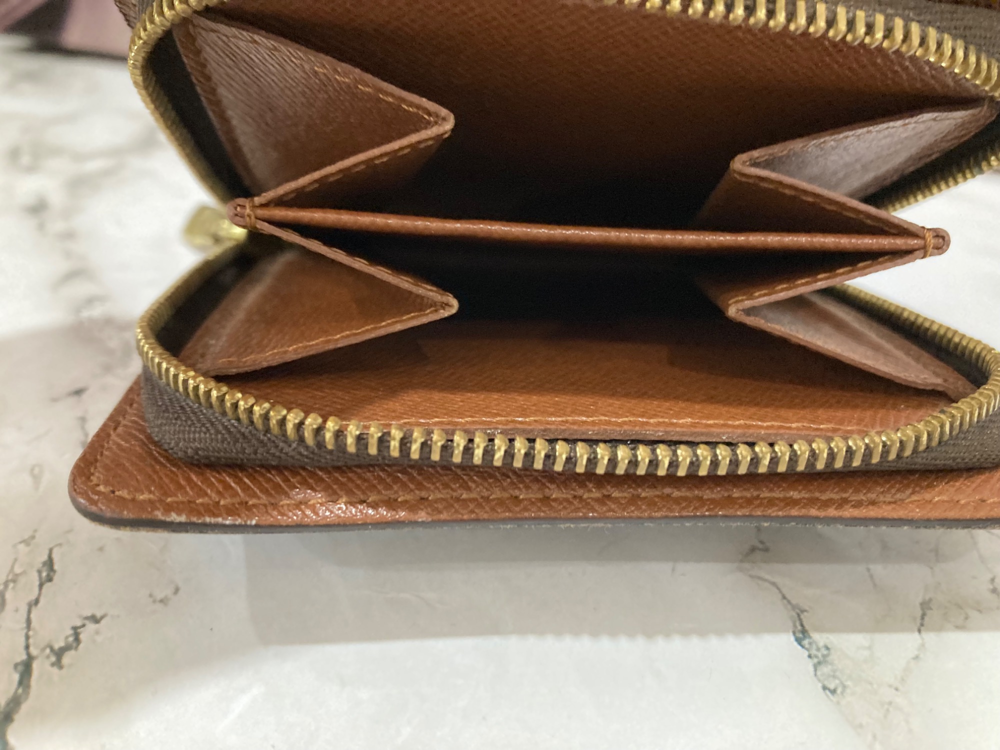 買取強化中！】LOUIS VUITTON2つ折り財布のが入荷致しました