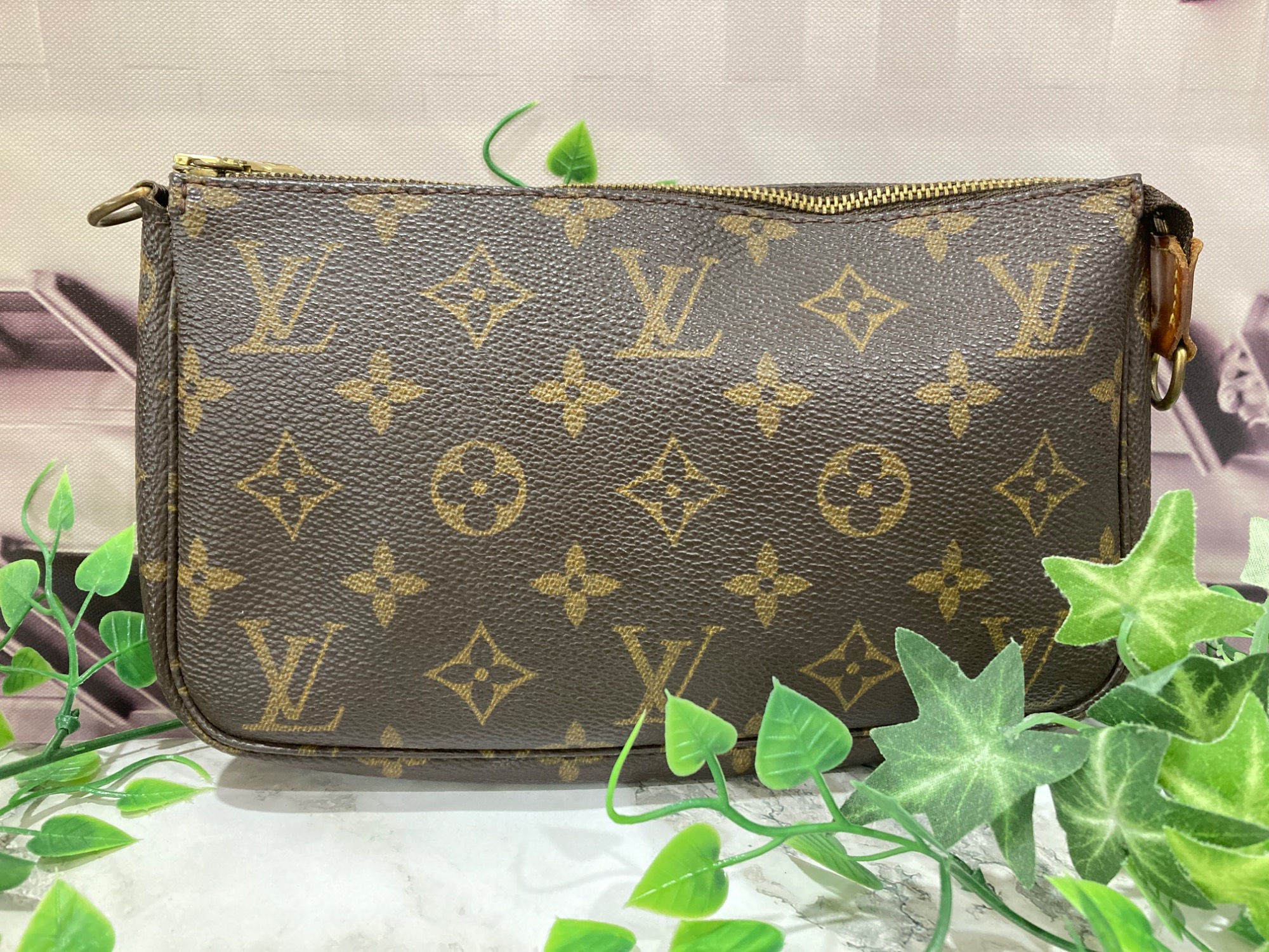 超美品☆超レア☆ヴィトン 【ペルフォ】ポシェット・プラント☆ポーチ☆R19 LOUIS VUITTON】モノグラムのポシェットポーチが入荷致しました