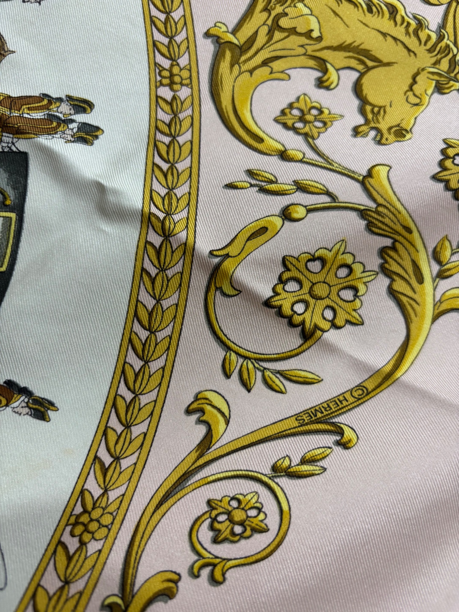 Hermès】カレ90『ロンシャンへの散歩』のスカーフが入荷致しまし