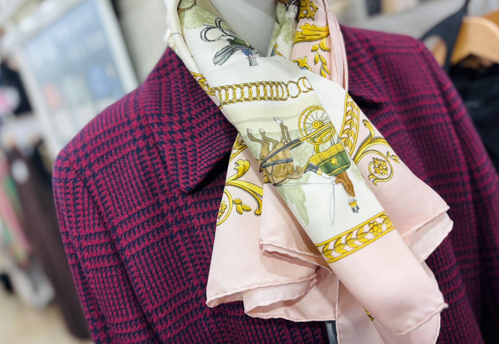 Hermès】カレ90『ロンシャンへの散歩』のスカーフが入荷致しまし