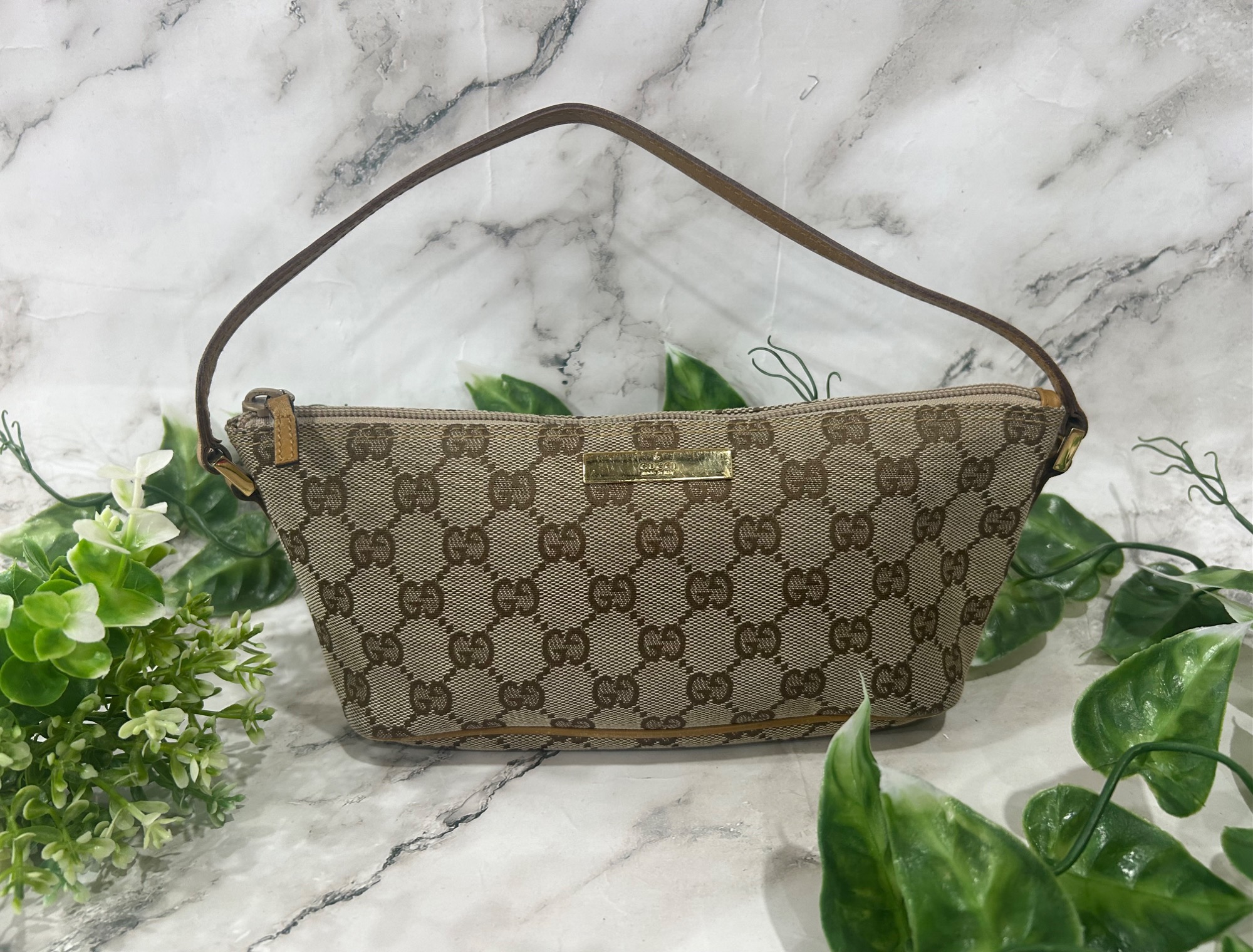 スマホで購入可】【 GUCCI / グッチ】 GGキャンバスアクセサリーポーチ