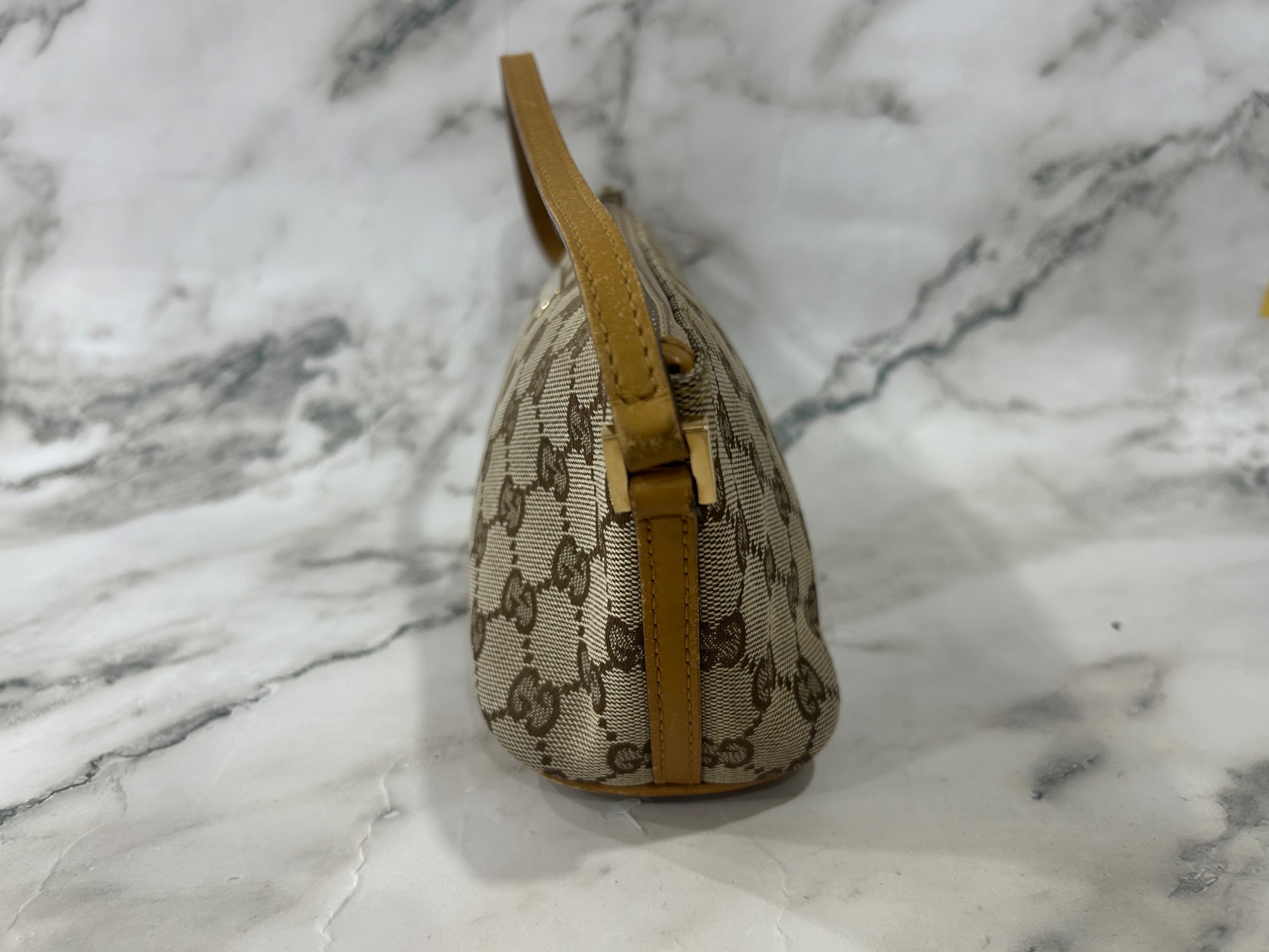 スマホで購入可】【 GUCCI / グッチ】 GGキャンバスアクセサリーポーチ