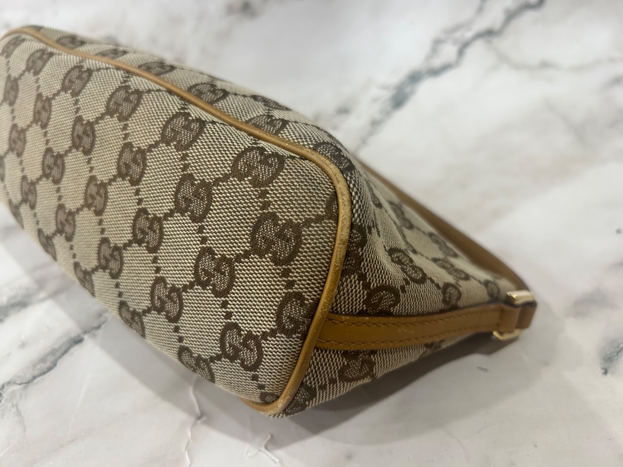 スマホで購入可】【 GUCCI / グッチ】 GGキャンバスアクセサリーポーチ