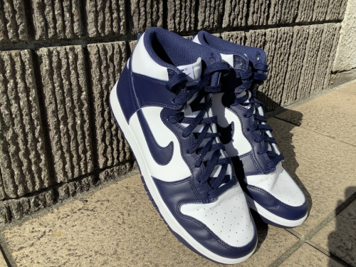 靴のスニーカー