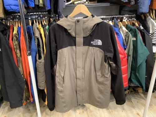 ジャケットのTHE NORTH FACE