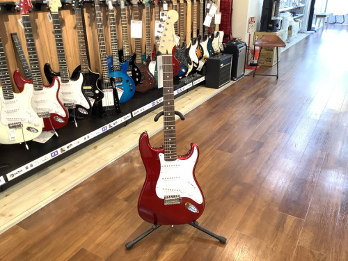 中古楽器店のギター