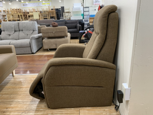 電動リクライニングチェアの1人掛けソファー