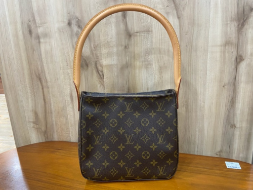 バッグのLOUIS VUITTON