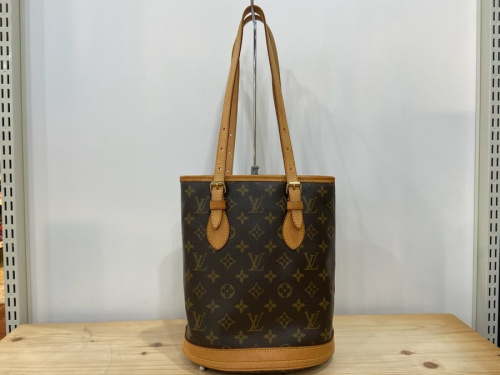 バッグのLOUIS VUITTON