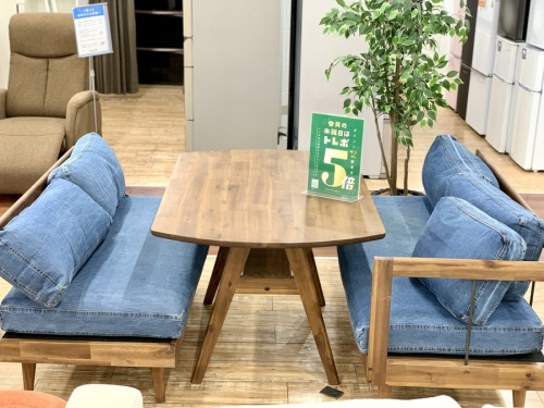 ソファのダイニング