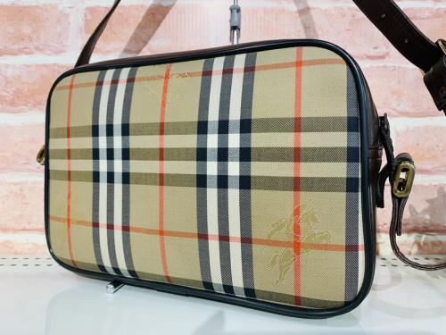 バッグのBURBERRY