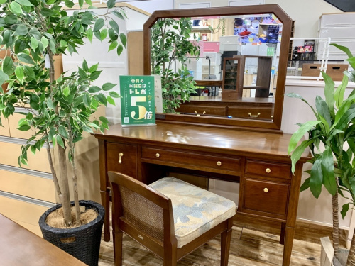 家具のドレッサー