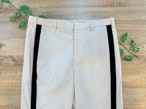 パンツのサイドラインパンツ