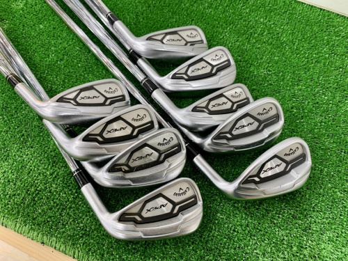 ゴルフ用品のアイアンセット