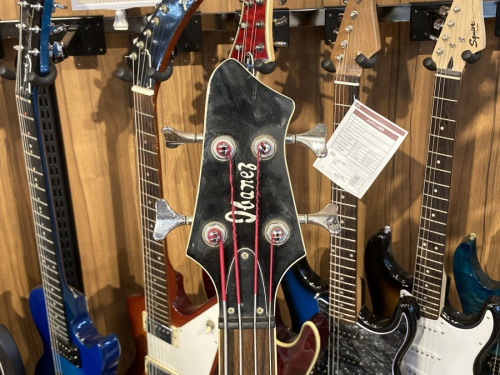 エレキベースのibanez