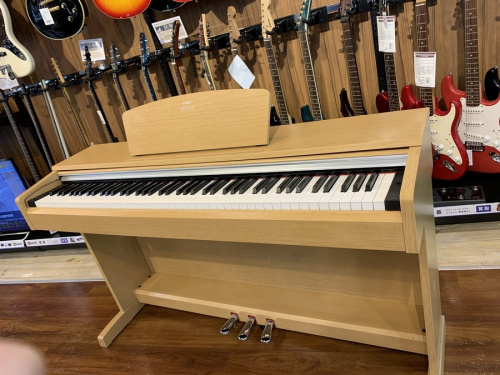 鍵盤楽器の電子ピアノ