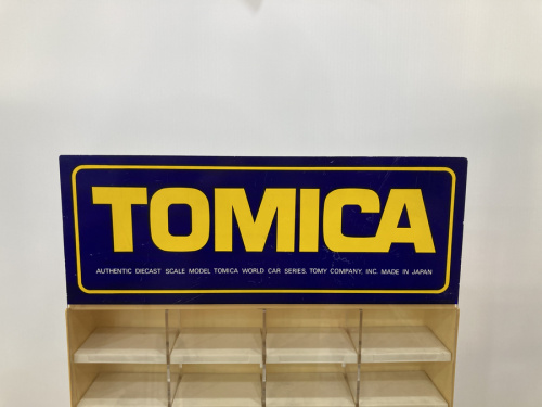 トミカのTOMICA