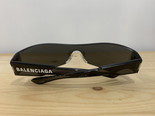 サングラスのBALENCIAGA