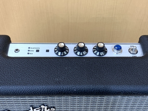 FENDERの鶴川