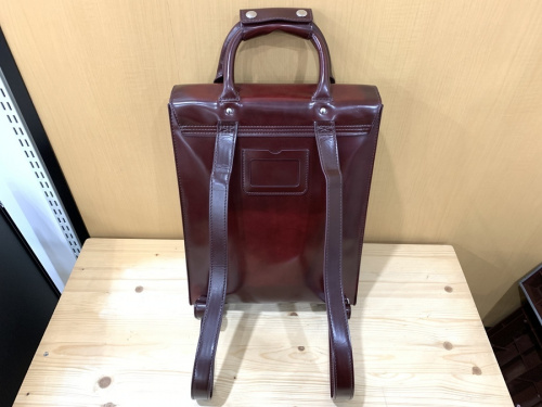 サッチェルバッグのドクターマーチン