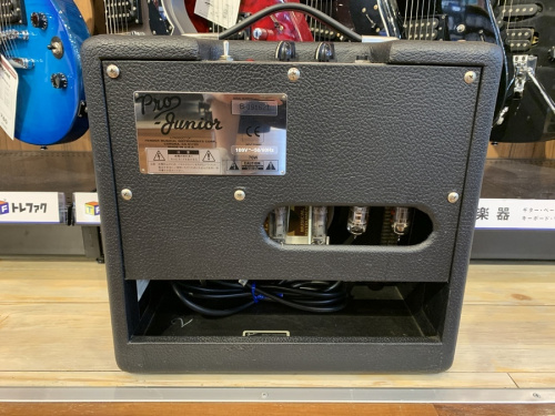 エレキベースのFENDER