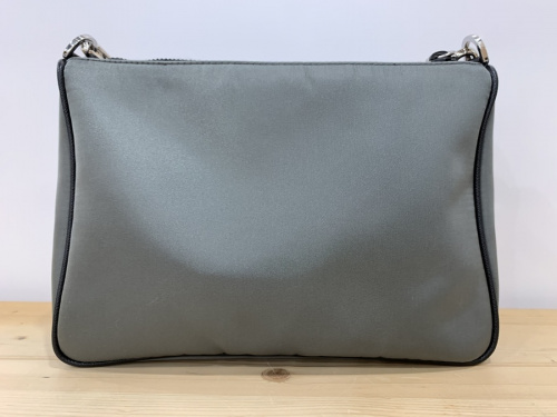 PRADAのショルダーバッグ