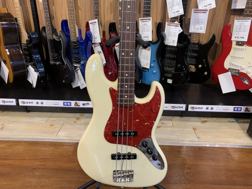 ジャズベースのfender japan