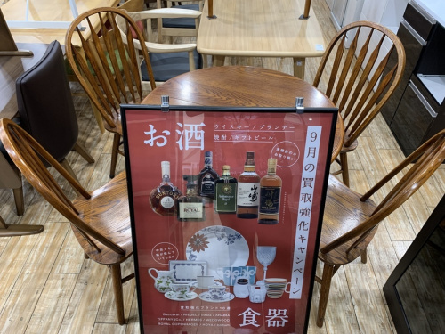 家具のテーブル