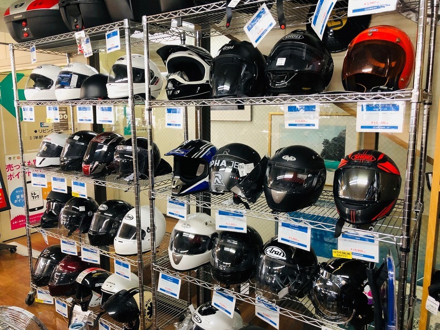 バイク用品豊富に取り揃えてます！ヘルメット・ウェアお探しのお客様は  