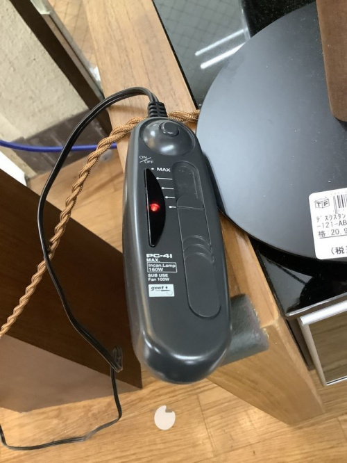 デスクスタンドのAPROZ