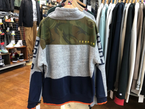パーカーのラルフローレン