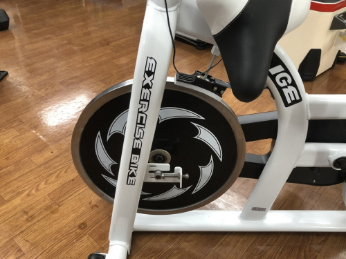 トレーニング用品のエアロバイク