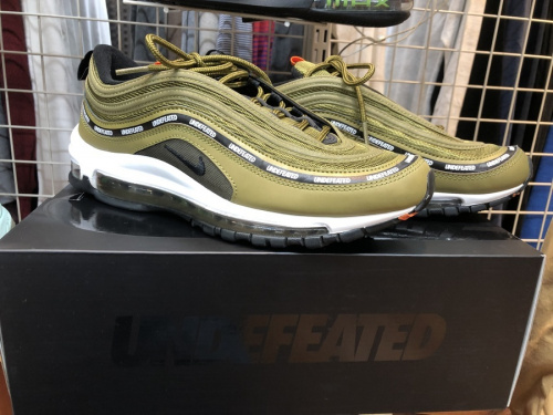 NIKEのアンディフィーテッド