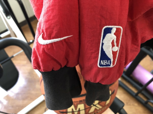 ブルゾンのNIKE