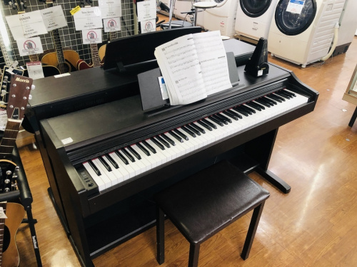 中古楽器店の電子ピアノ