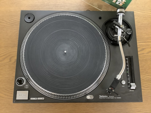 DJ楽器のターンテーブル