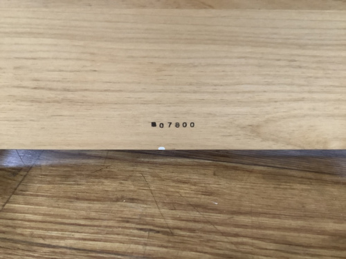 ベンチのMOMO NATURAL