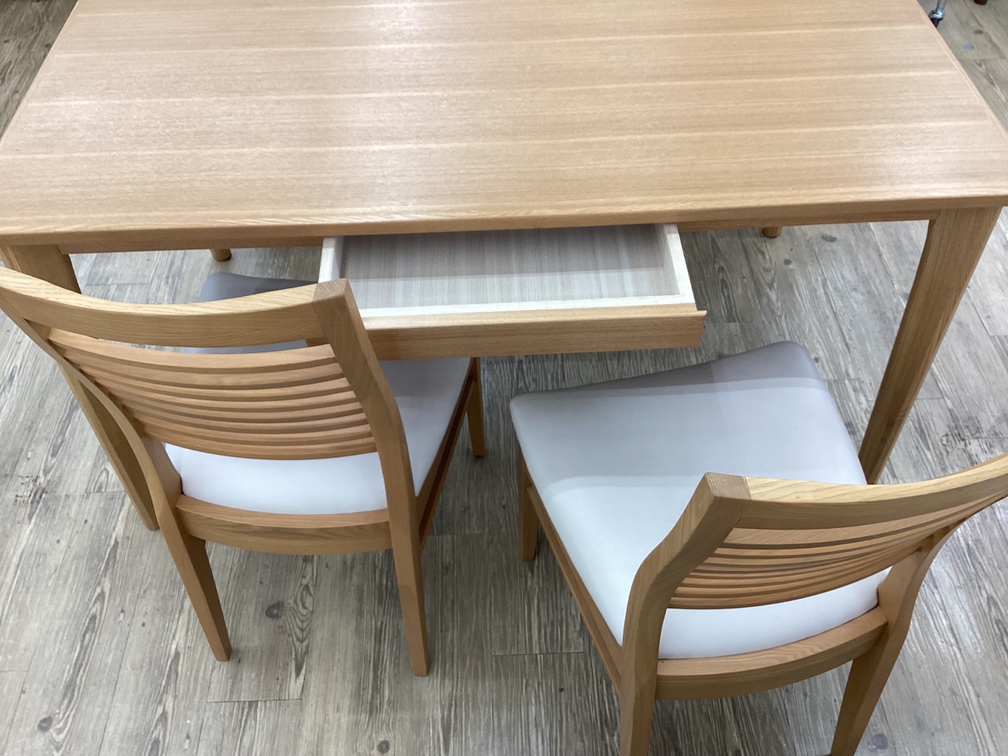 ニトリ　 ダイニングテーブル 4人掛け　2025年5月末まで！ ニトリ ダイニングテーブル 4人掛け 2025年5月末まで！ ニトリ